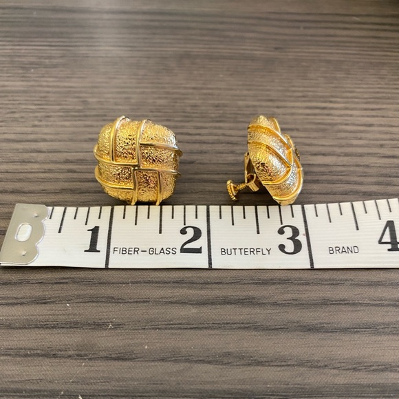 Napier Gold Tone Clip-On Earrings Textured Dome Vintage Style - Picture 8 of 8